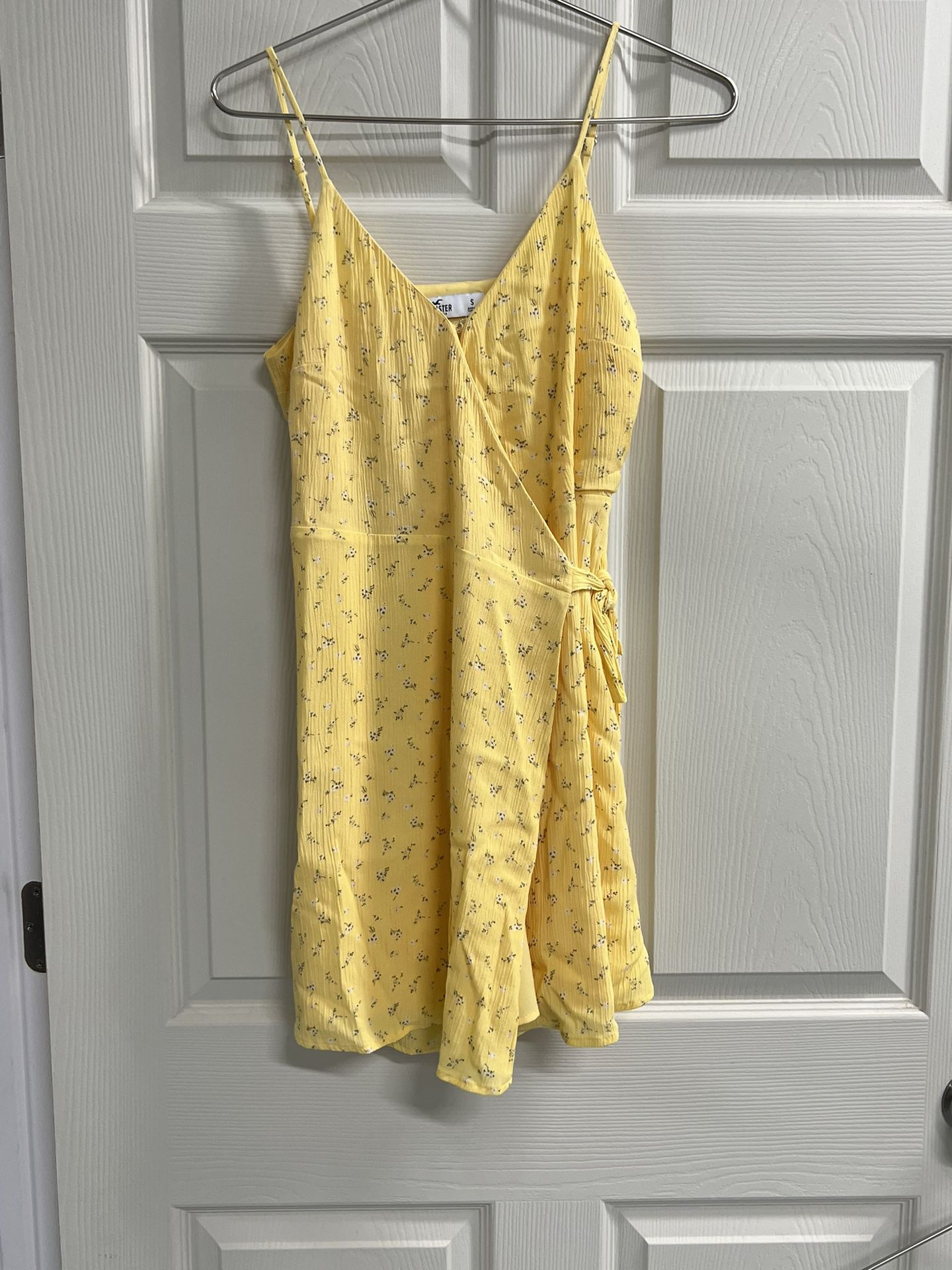 Hollister Yellow Floral Sun Dress - Size Small - VGUC