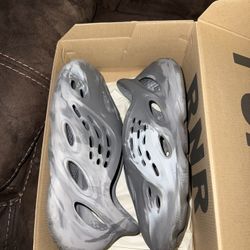 Yeezy Foam Runners MX Granite