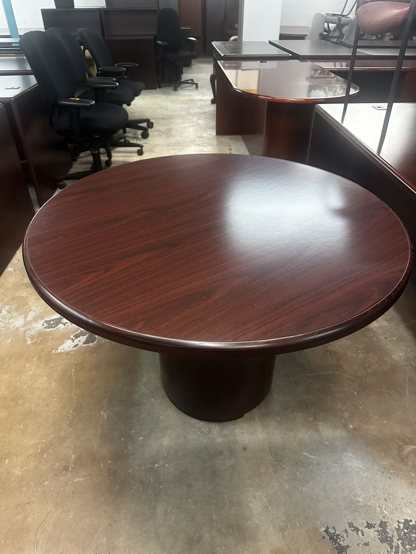 OFFICE/HOME TABLE ROUND TABLE