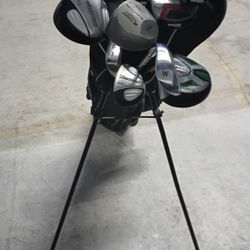 Golf Bag With 8 Assorted Clubs