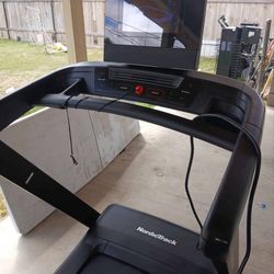 New NordicTrack commercial treadmill 1250