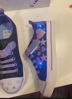 Girl’s Light Up Shoes $15