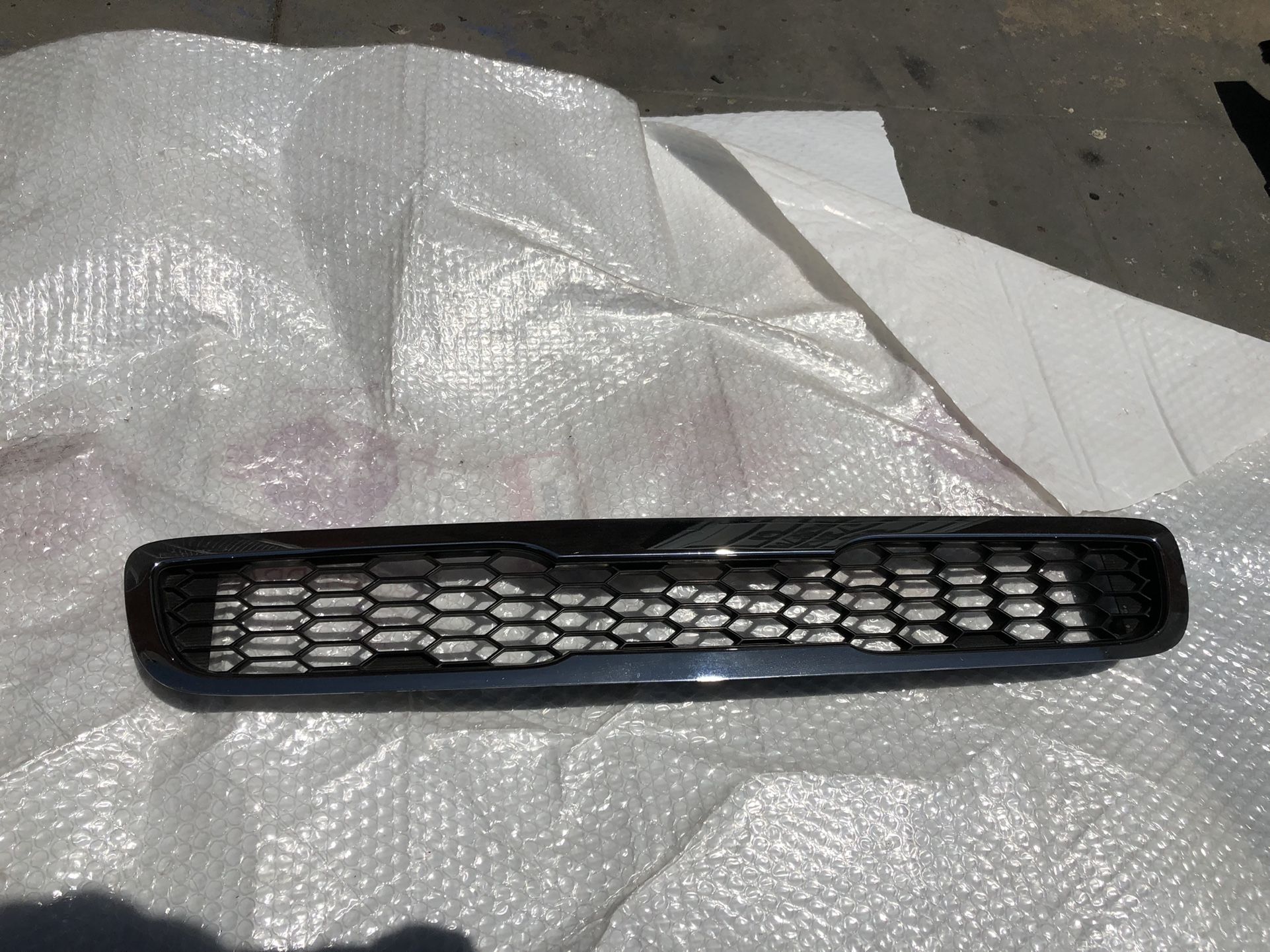 2010 - 2011 Kia Soul Front Upper Grille OEM