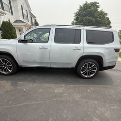2022 Jeep Wagoneer