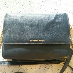 Michael kors navy blue crossbody