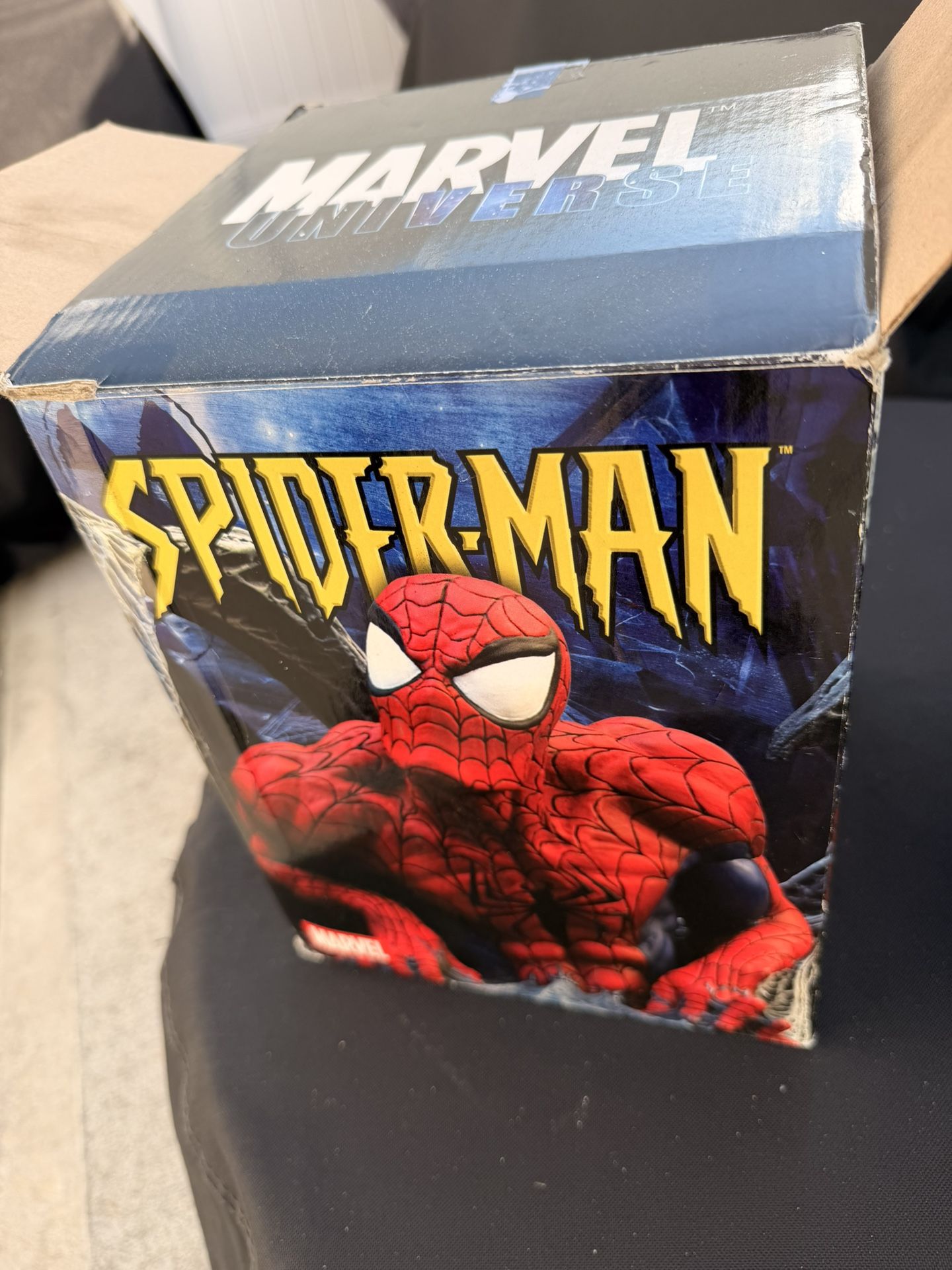 Diamond Select Toys Marvel Universe Spider-Man Statue Bust
