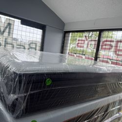 CALIFORNIA KING SIZE SIMMONS BEAUTYREST HARMONY PILLOW TOP MATTRESS & BOX SPRING BED SET