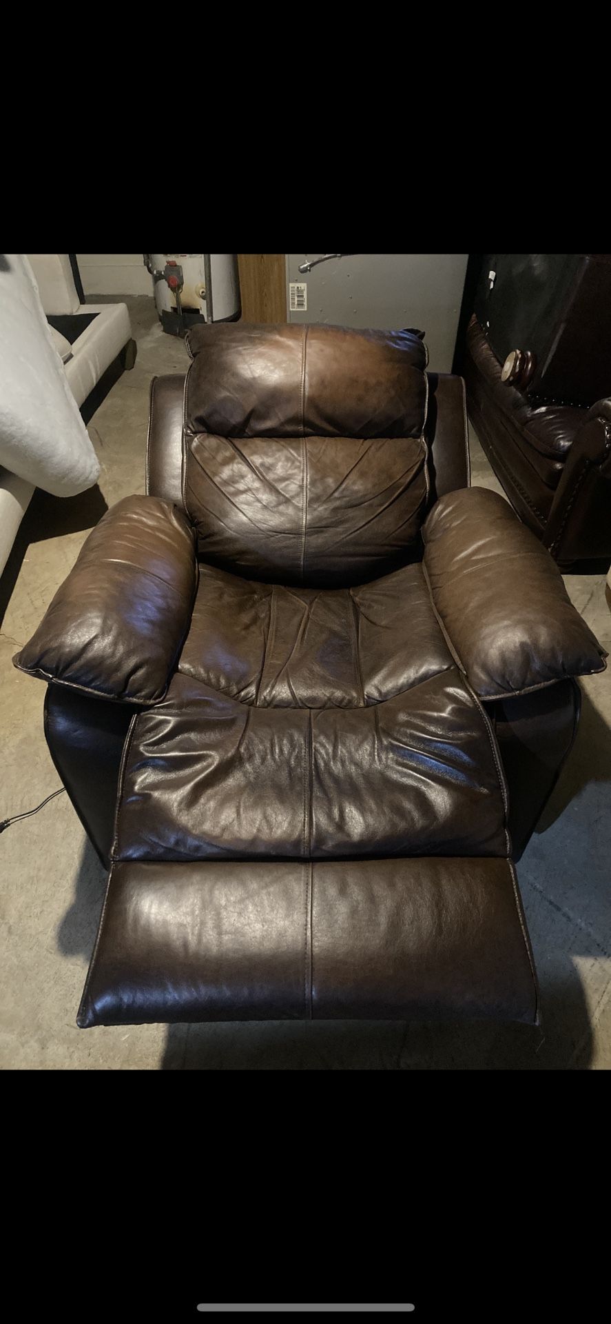 Electric leather recliner with usb port.