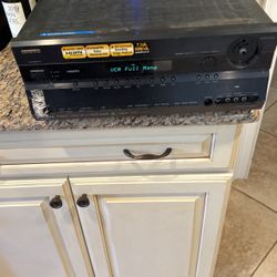 Onkyo AV Receiver TX-SR605. 