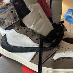 Travis Scott Jordan 1
