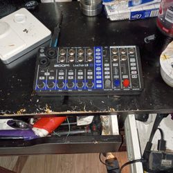 Zoom Live Track L6 Mixer