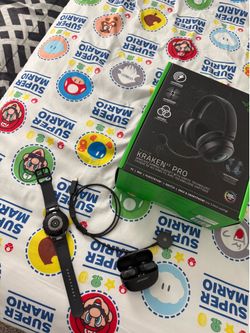 Samsung Galaxy watch razr v3 headphone and Bose headphones
