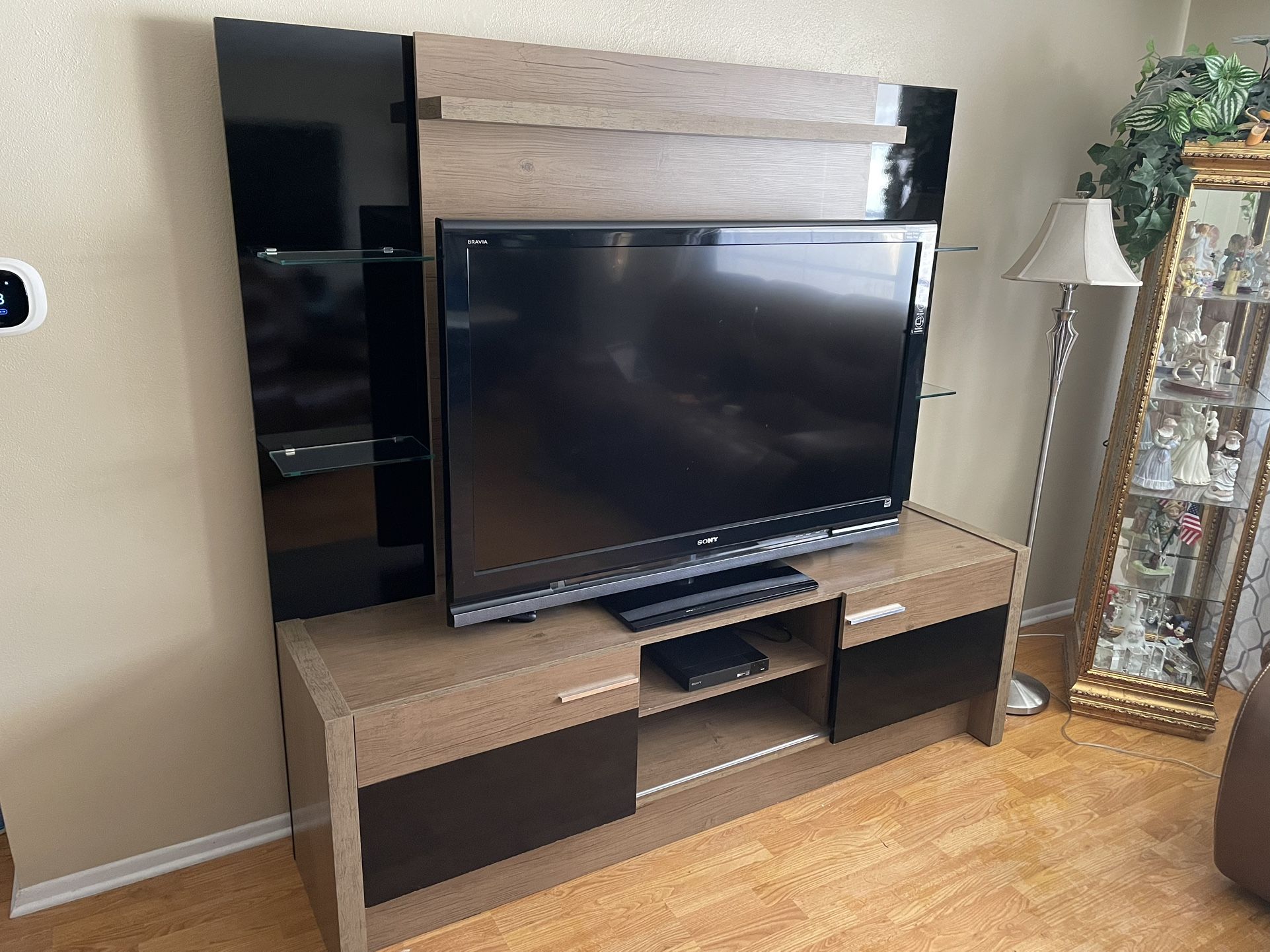 Entertainment Center TV 300 OBO