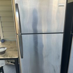 FRIGIDAIRE 70 IN. Refrigerator 