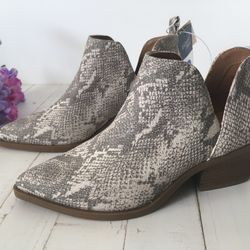 Snake Print Ankle Boots , Size 7