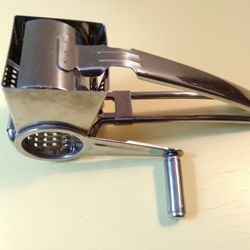 Rotary Cheese Grater with Medium Grating Drum

