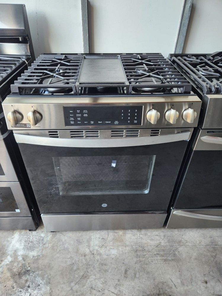 New GE brand gas stove, 30 inches wide, 5 burners