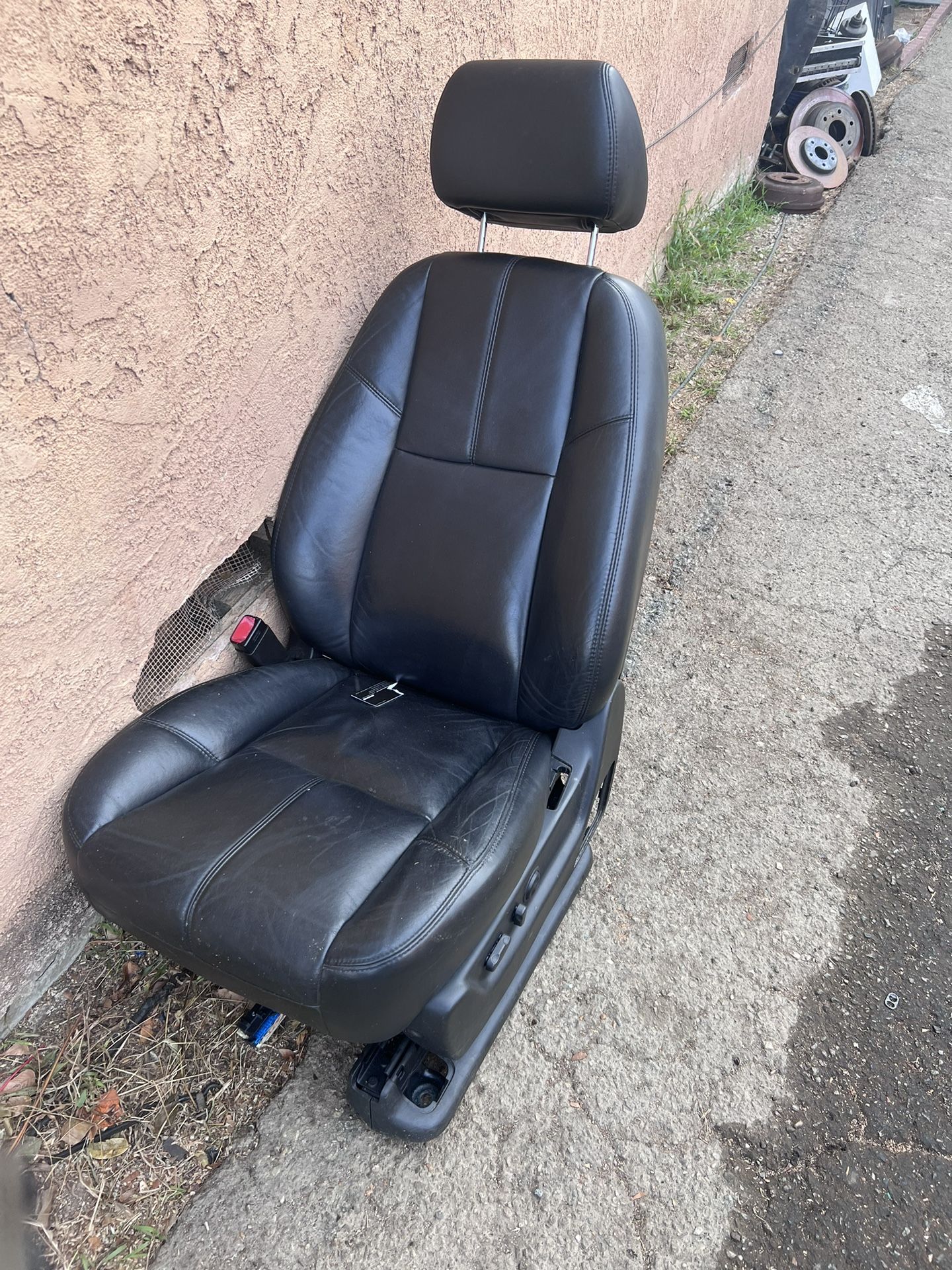 Chevy Tahoe Saburban GMC Yukon Seat