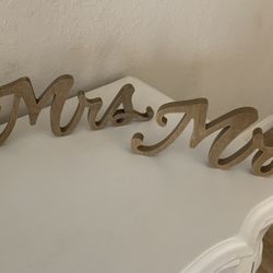 Mr And Mrs Wood Table Decor For Wedding 