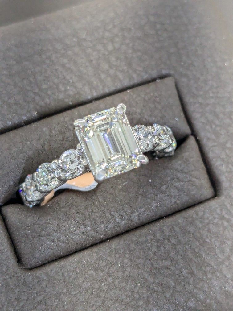 14 karat gold engagement Ring