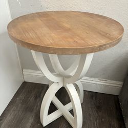 Farmhouse Round End Table 