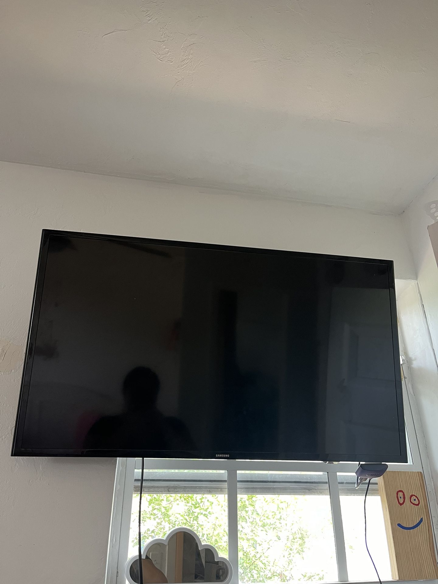 40” Samsung TV With Roku