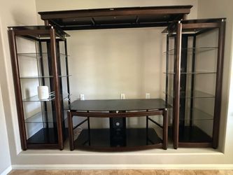 TV Stand/Entertainment center