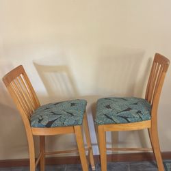BAR STOOL PAIR ! (Milwaukie,OR)