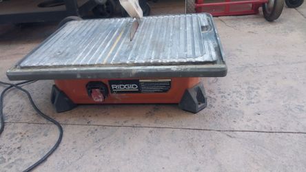 RIGID TILE SAW WORKS SMOOTHLY MISSING GUIDE AND WATER PLUG