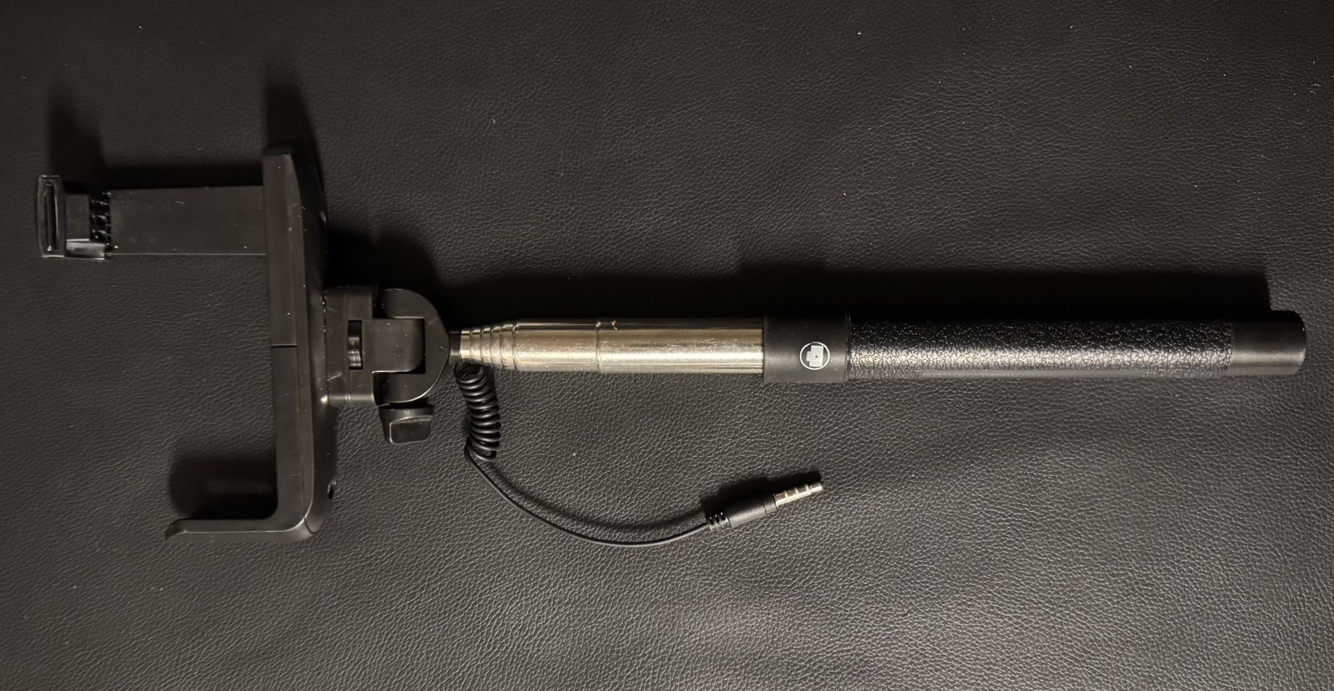 📱🤳✨ Telescoping Selfie Stick, Padded Locking Clamp, Photo Button (new)