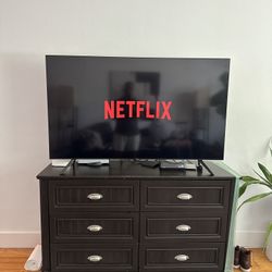 Deal Alert!! Pristine Condition SAMSUNG 55-Inch SmartTV TU-8000 Series