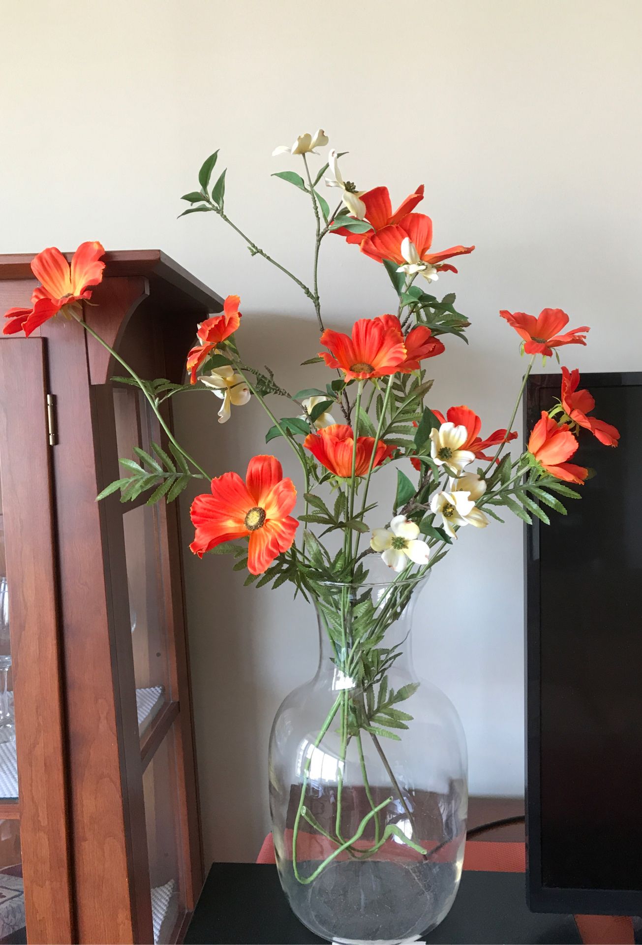 Lovely Glass Vase with Dramatic Flowers! A lovely addition to your home!