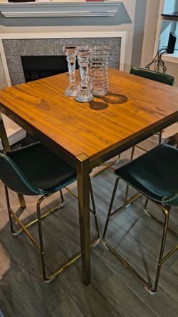 Square table + Chairs