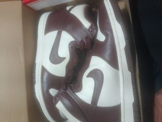 Nike Dunk High Retro sneakers in brown and white
