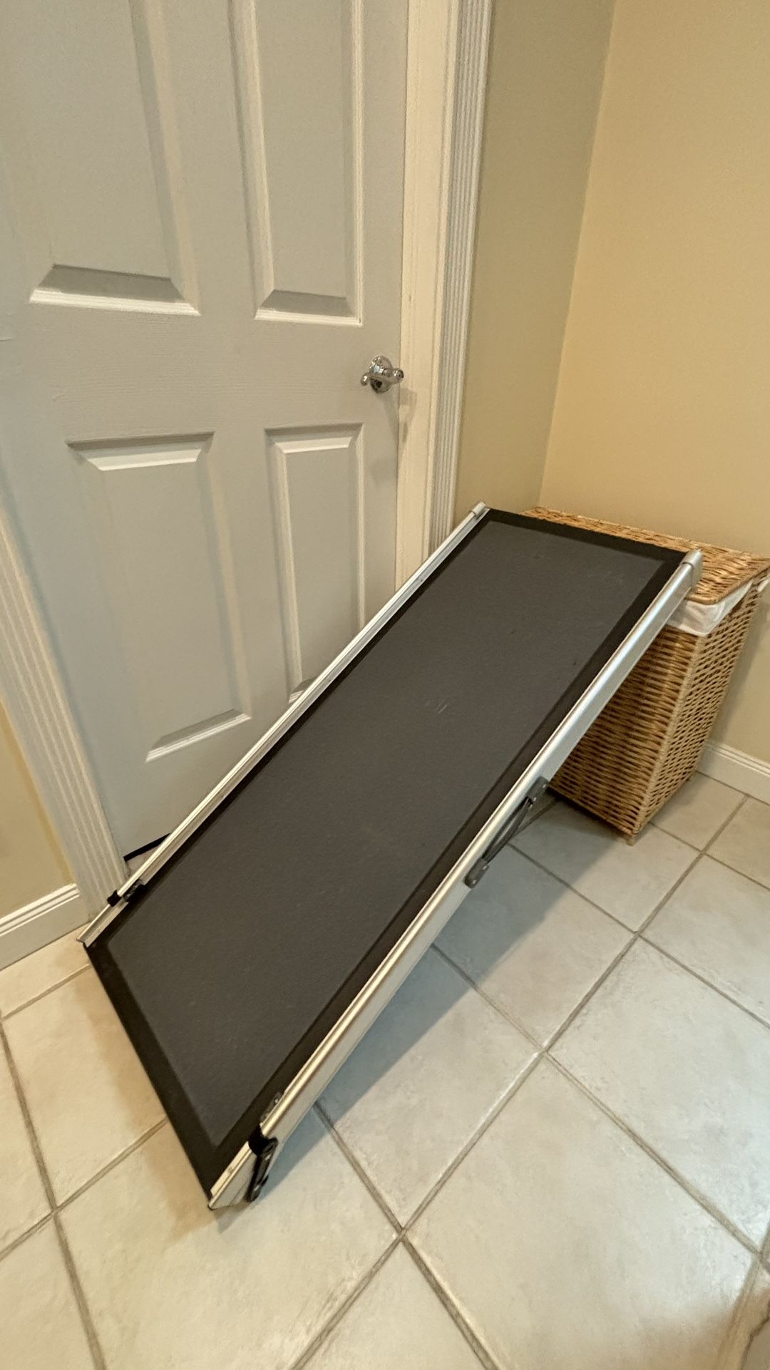 PetSafe Happy Ride Telescoping Pet Ramp for Dogs and Cats, Aluminum Lightweight