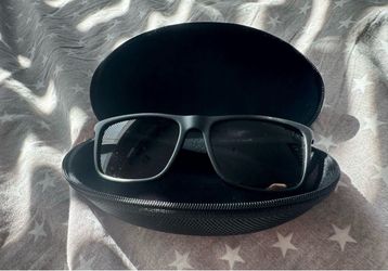 Men’s Gucci sunglasses