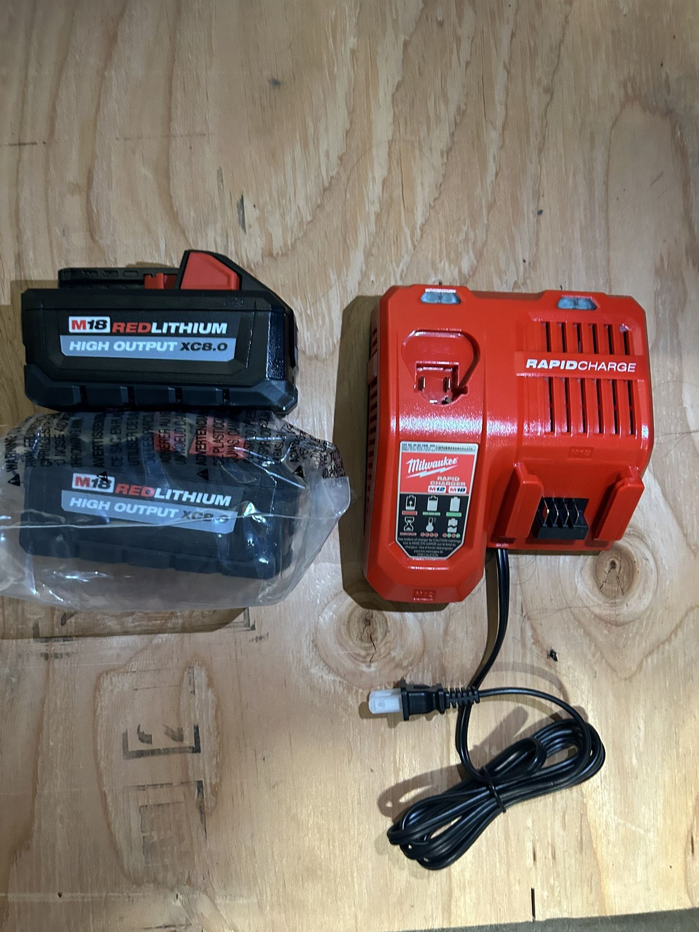 MILWAUKEE BATTERY SET RAPID Charger Brand New
