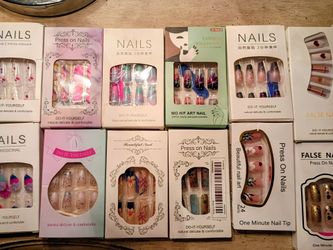 18 Sets of Decorated Fake Nails