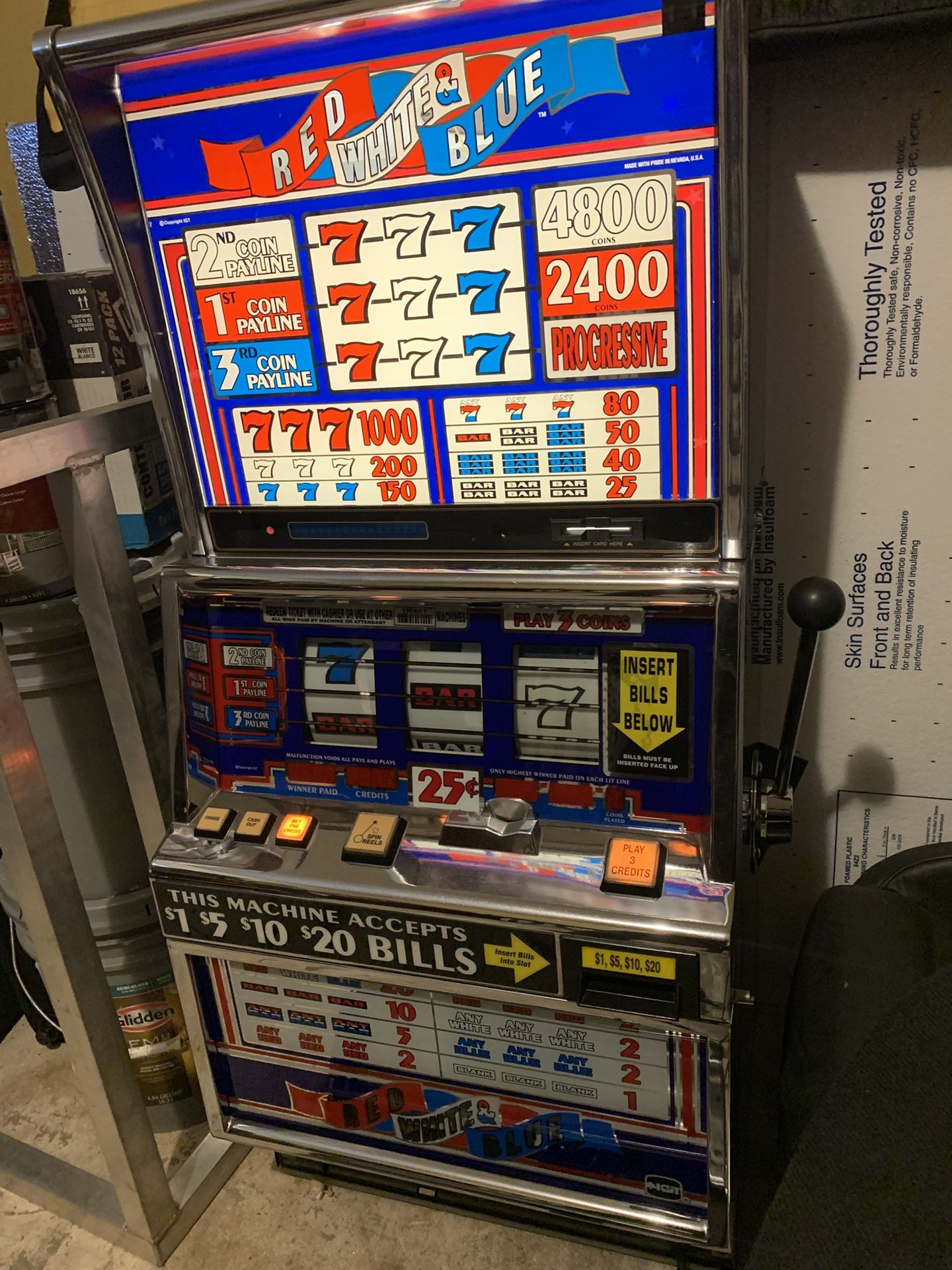 Slot Machine IGT Red white Blue 