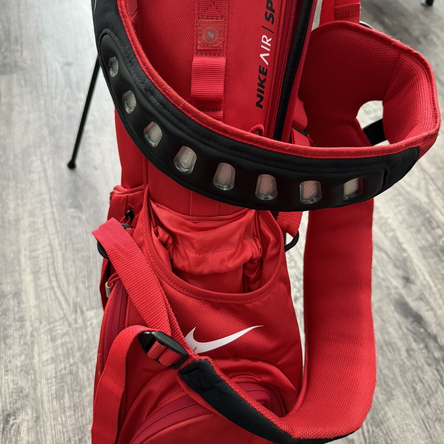 Nike Air Sport Gold Bag With Clubs 
