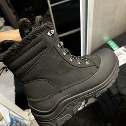 Snow boots
