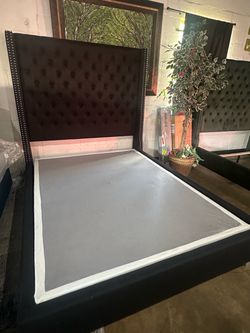 π₯ ELEGANT QUEEN BED + FREE METAL BOXSPRING | $550 π₯