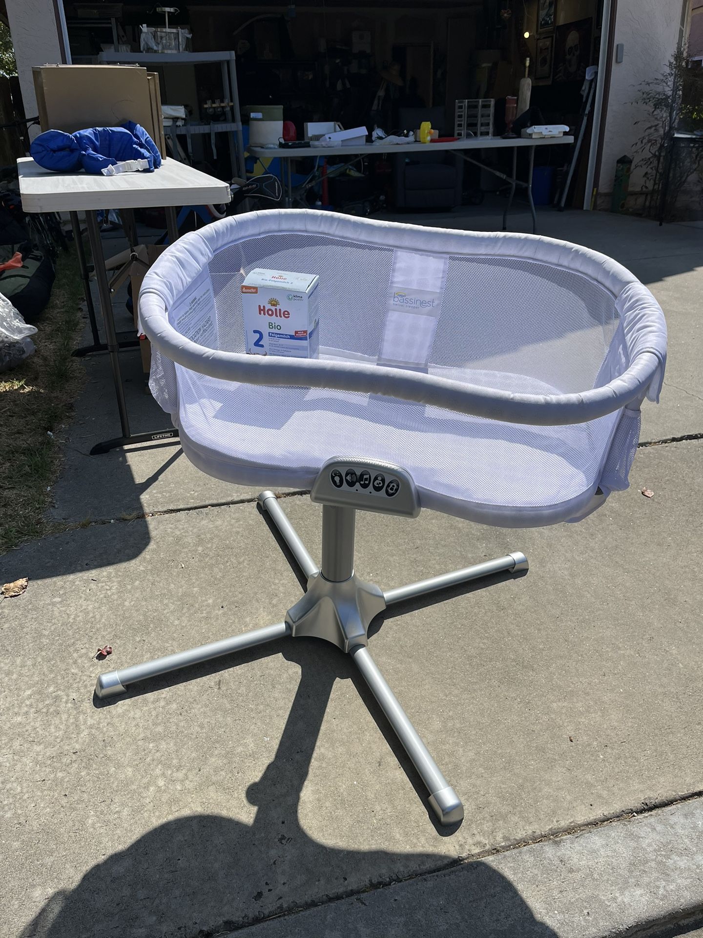 Bassinest Luxe Halo Innovations Bassinest Swivel Sleeper Bassinest Luxe  Halo Bassinest Nursing Wake Up Original Button