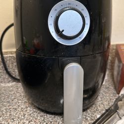Gourmia GAF236BK 2.2 Quart Compact Air Fryer