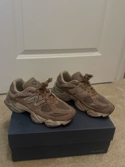 NEW BALANCE US MENS 4 woman’s 5.5 MUSHROOM