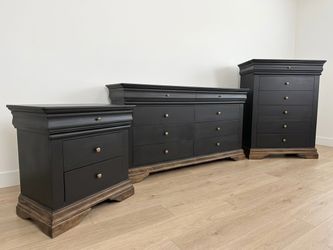 ✨ Beautiful Classic Two-Tone Bedroom Set ✨