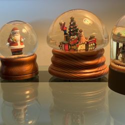 4 Vintage Musical Snow Globes 