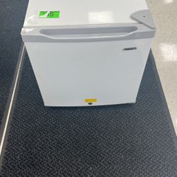 Compact Refrigerator 