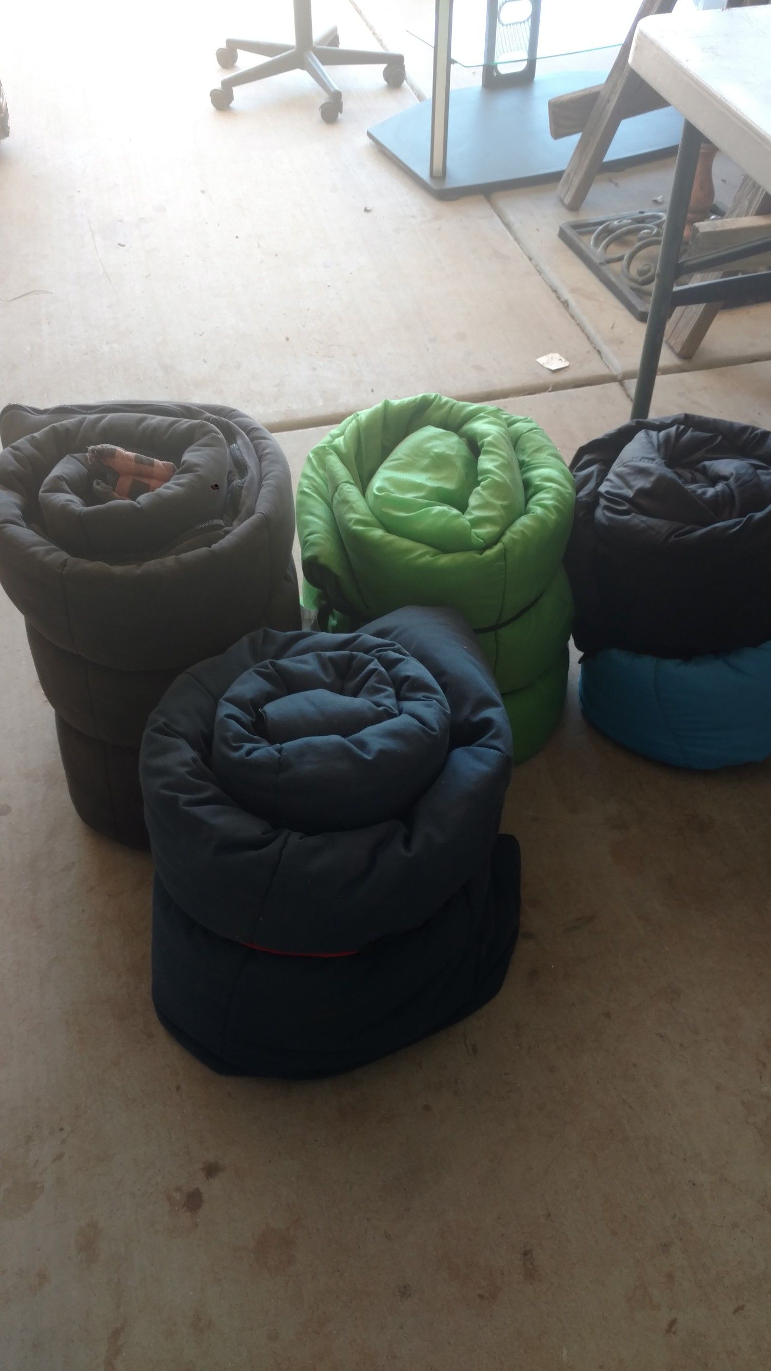 Set of 4 sleeping bags