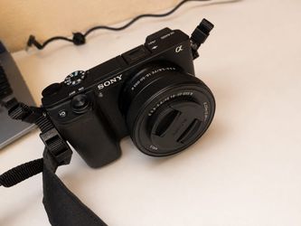 Sony A6400 camera + kit lens